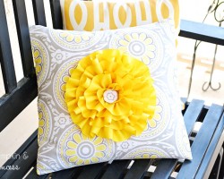 Flower pillow tutorial apumpkinandaprincess.com