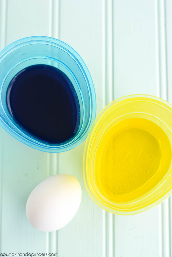 dyeing eggs