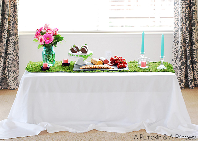 pink and blue tablescape