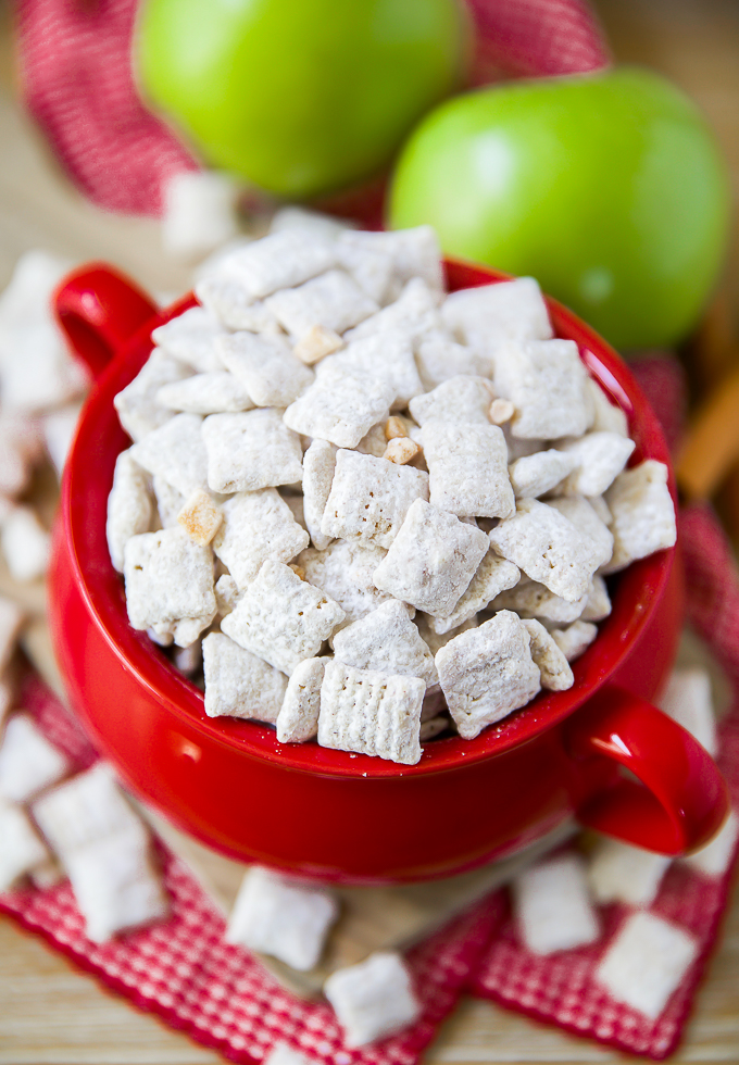 Apple Pie Muddy Buddies (Puppy Chow) - The perfect snack for fall!