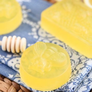 Honey Lemon Soap - easy DIY honey lemon soap recipe made with lemon essential oil. This soap smells amazing and makes a great handmade gift idea!