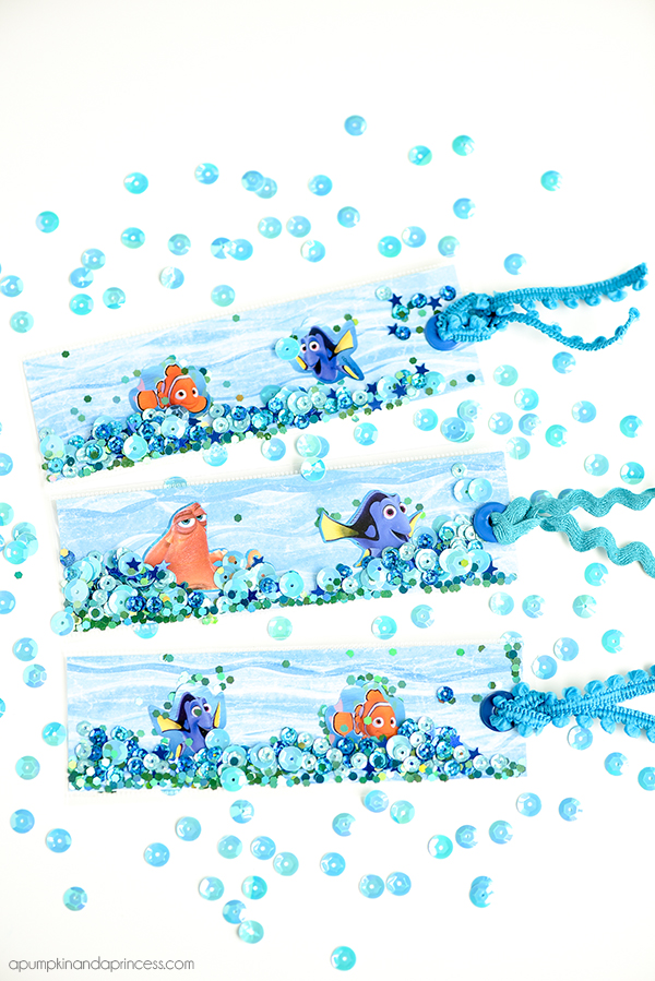 Finding Dory Bookmarks – DIY shaker bookmarks made with glitter, sequins, and Finding Dory stickers to create an ocean themed bookmark for kids. These also make a great Finding Dory party favor!