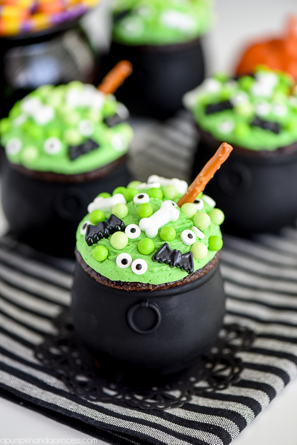 Cauldron Cupcakes -Hosting a Halloween party this year or need a cute and easy treat idea? These Cauldron Cupcakes are perfect for parties and easy to make with kids.