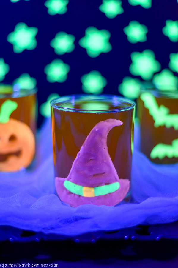 How to make glow-in-the-dark Halloween clings - great for kids and to decorate Halloween party cups!