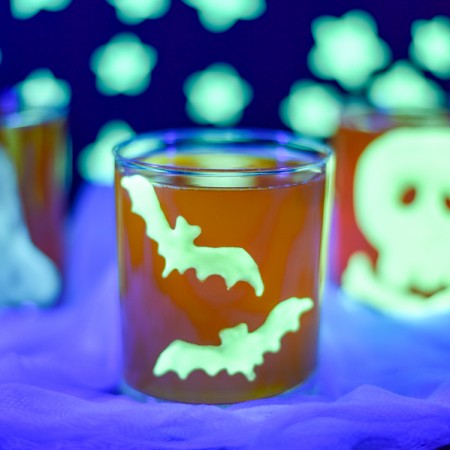 How to make glow-in-the-dark Halloween clings - great for kids and to decorate Halloween party cups!