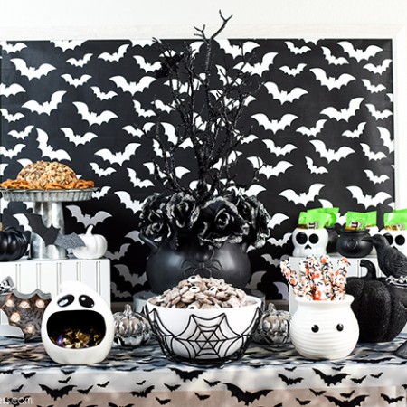 Black and white theme Halloween party ideas – Halloween treats, decorations and You’ve Been Boo’d gifts.