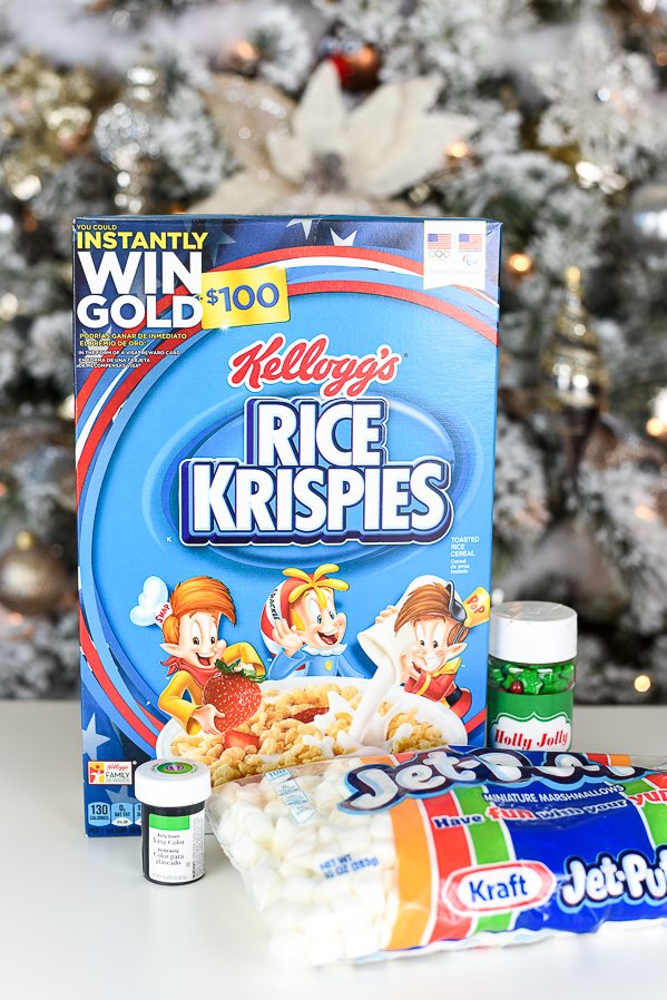 Rice Krispies Wreaths – a holiday spin on the classic Rice Krispies treats recipe. Kids will love these mini Rice Krispies wreaths decorated with holly leaves and berries.