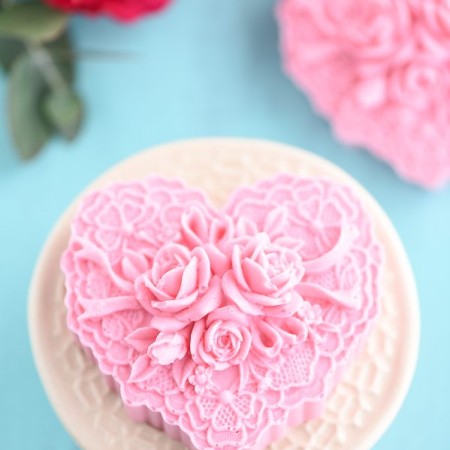 Handmade Vanilla Rose Soap – create a beautiful handmade gift or party favor with this easy DIY Vanilla Rose Soap tutorial.