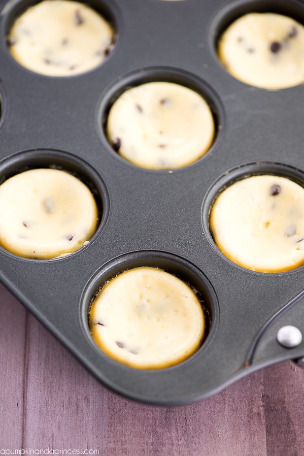 Mini Chocolate Chip Cheesecakes – bite size cheesecakes made with miniature chocolate chips, whipped cream and topped with chocolate chip cookies.