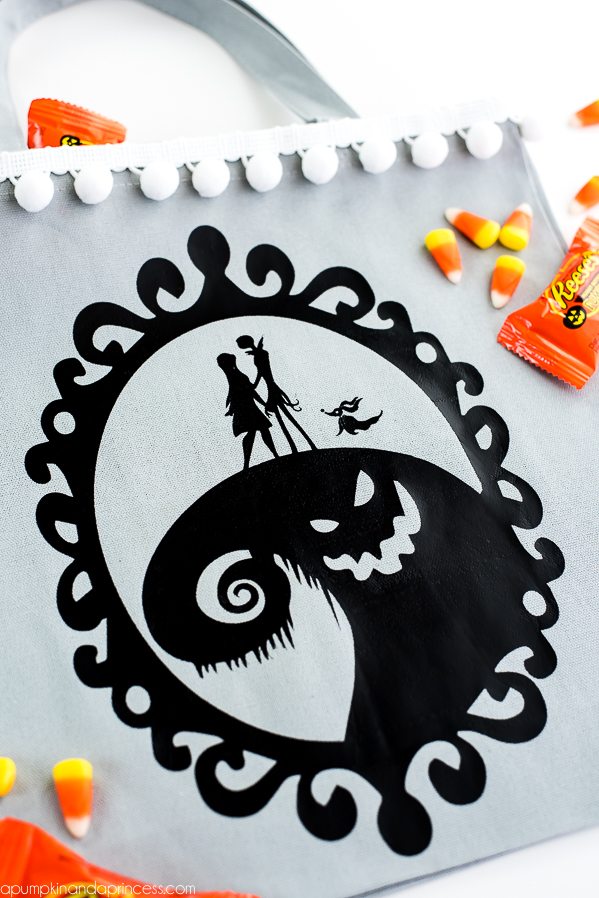 DIY The Nightmare Before Christmas Bag - create your own Jack Skellington bag to carry books, groceries or use for trick or treating!