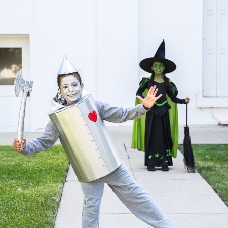 DIY Tin Man Costume for kids – how to make a tin man costume out of a cardboard box.