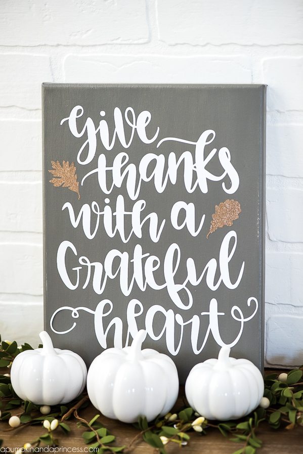 DIY Grateful Sign – how to make a Thanksgiving canvas with vinyl.