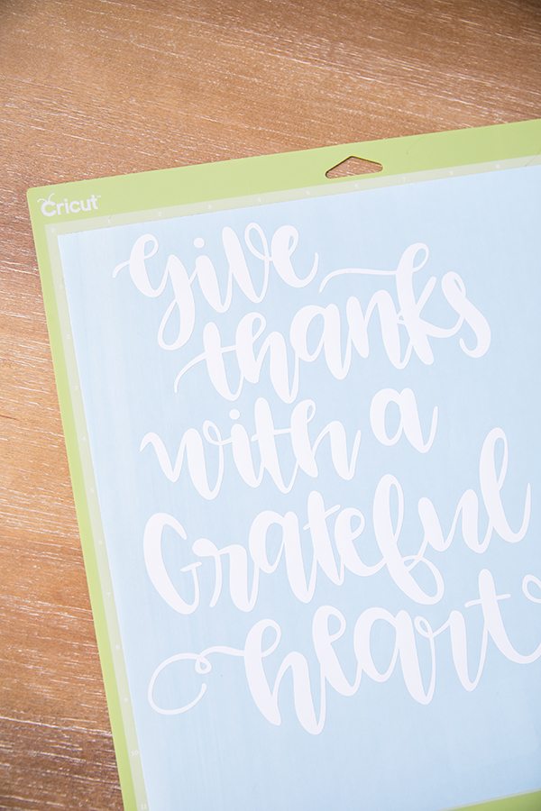 DIY Grateful Sign – how to make a Thanksgiving canvas with vinyl.