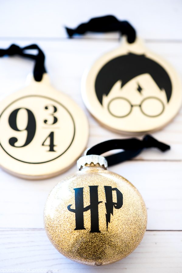 DIY Harry Potter Ornaments – how to make gold and vinyl Harry Potter ornaments for Christmas