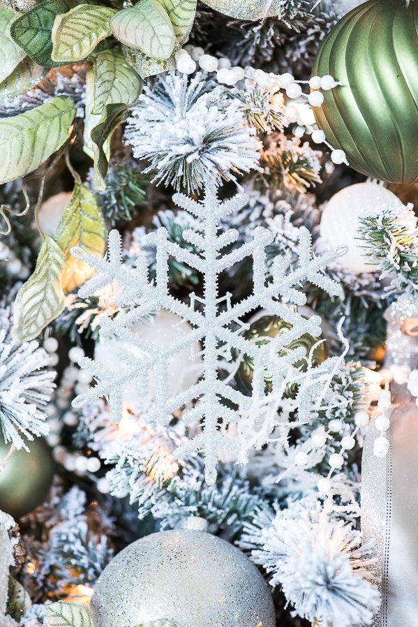 Metallic Winter Wonderland Christmas Tree – create a flocked winter wonderland Christmas tree with green and metallic ornaments, and rustic wood decorations.