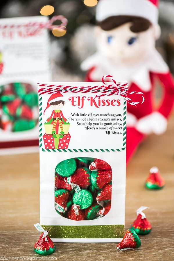 Elf Kisses Treat Bags – Elf Kisses Printable Tag Quote & mini treat bags for your little ones to receive from their elf.