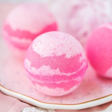 How to make Peony Bath Bombs in a few easy steps.