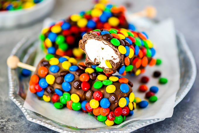 The best chocolate covered marshmallow pops