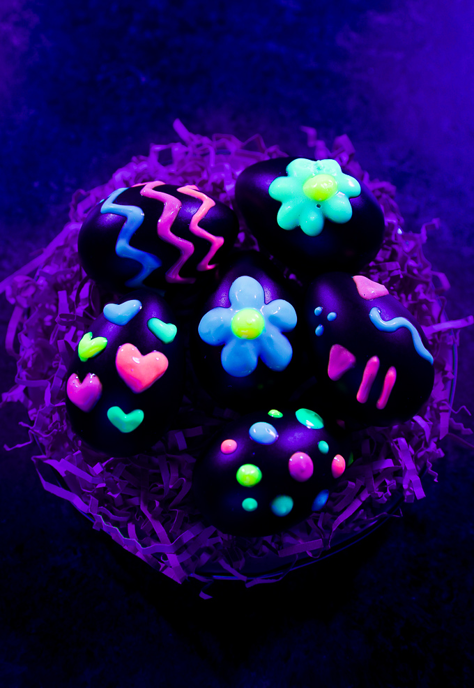 how to make glow in the dark eggs with puff paint