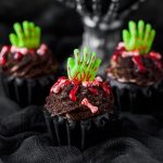Easy chocolate zombie cupcakes for Halloween or Zombie birthday party