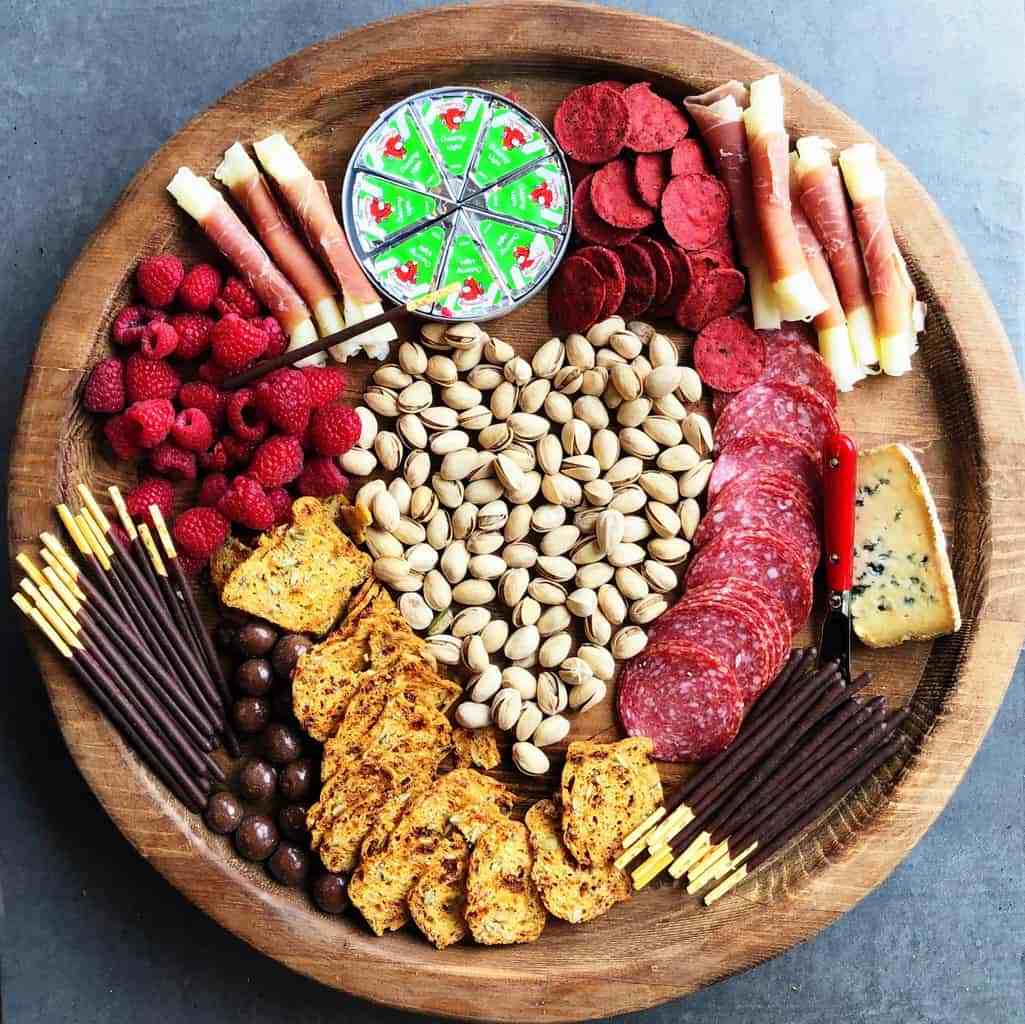20+ Creative Valentine's Day Charcuterie Boards   A Pumpkin And A ...