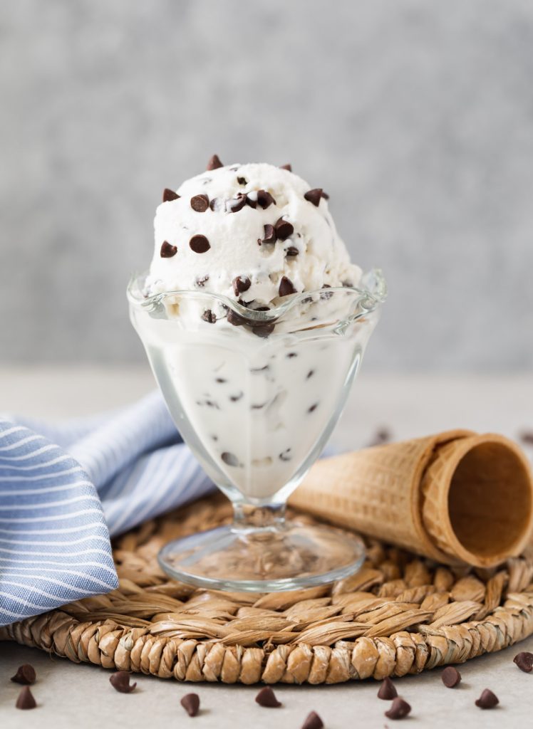 vanilla ice cream recipe made with chocolate chips in a sundae cup